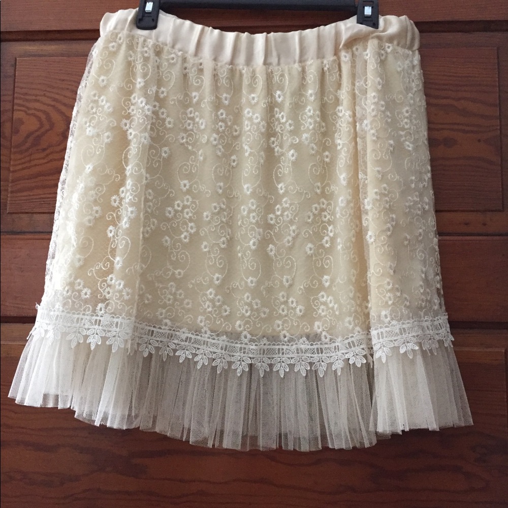 Lace skirt